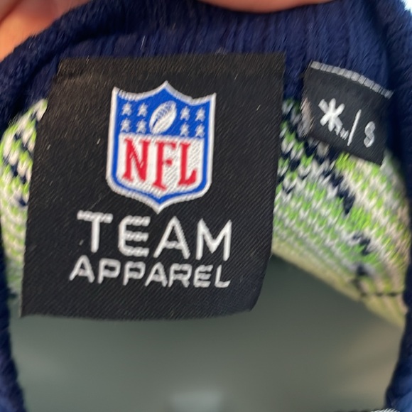 NFL TEAM APPAREL SEATTLE SEAHAWKS ARGYLE PRINT SWEATER NAVY BLUE & GREEN Size S - Picture 11 of 14
